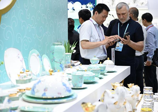 「中国那些事儿」贸易保护主义逆风中展现韧性与活力 中国经济为世界注入稳定和信心