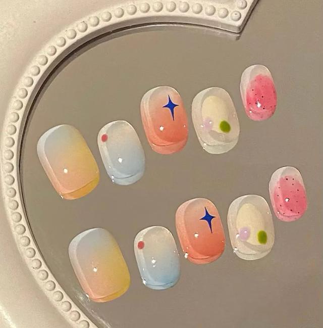 _好看美甲夏天_美甲长款好看还是短款好看