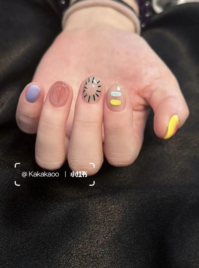 好看美甲夏天__美甲长款好看还是短款好看