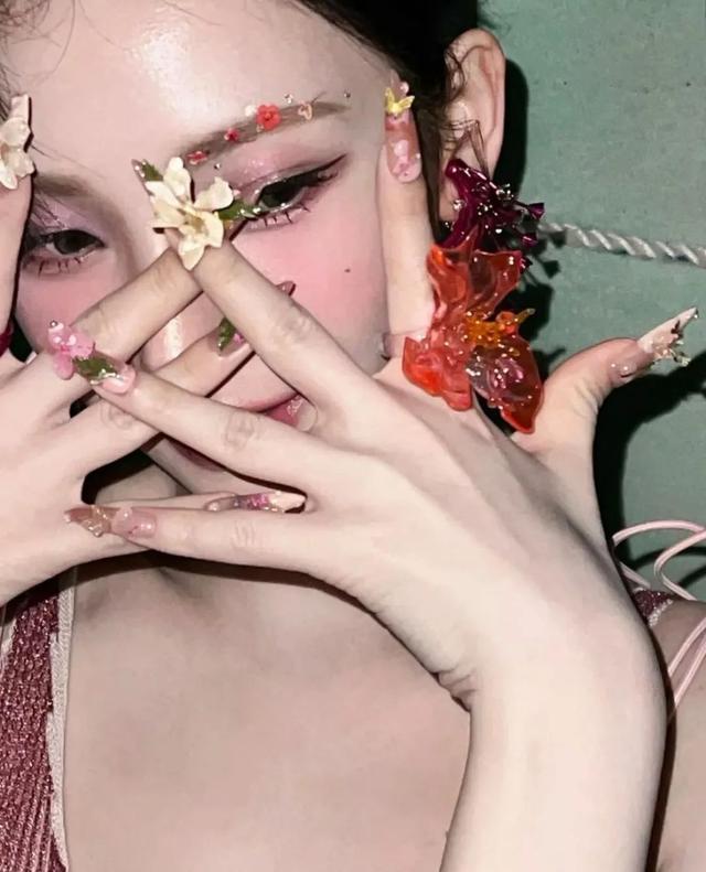 _好看美甲夏天_美甲长款好看还是短款好看