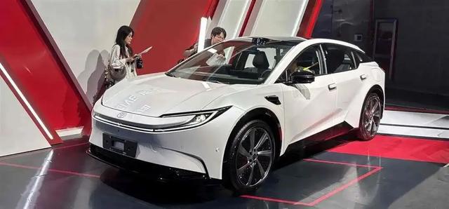 中型纯电轿跑SUV/6月上市 丰田bZ5预售13-16万