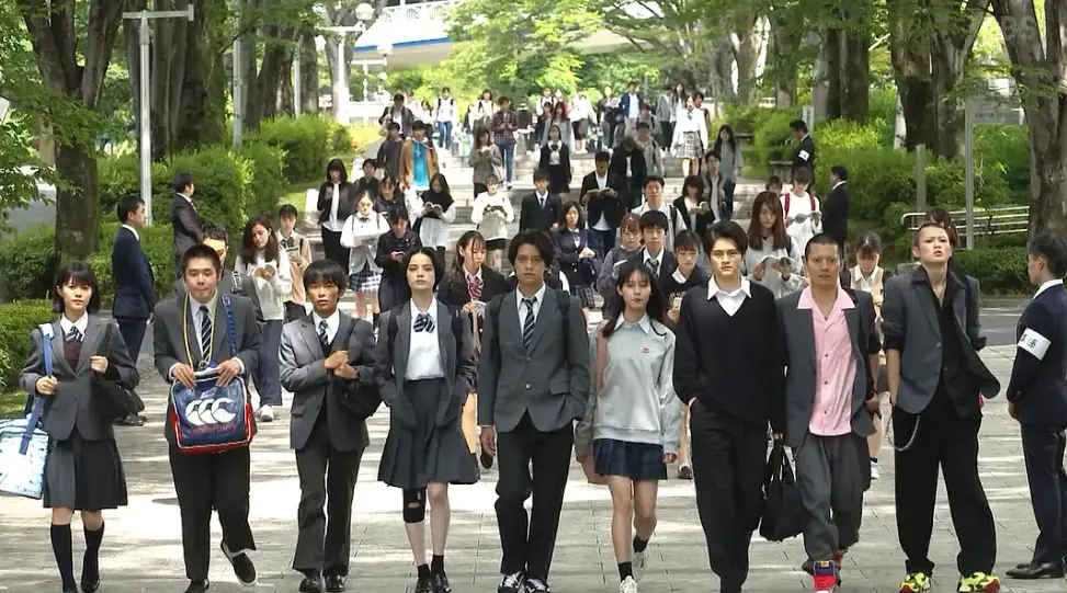 日本人口锐减，各大企业都在“抢学生”！为防止学生大一大二就找工作，日本将推出“本硕连读”？_日本人口锐减，各大企业都在“抢学生”！为防止学生大一大二就找工作，日本将推出“本硕连读”？_
