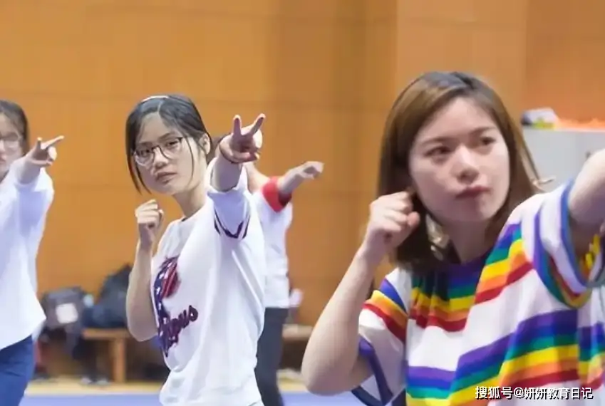 “还不如少考100多分！”浙大女孩无法考公，吐槽当年不如去普本