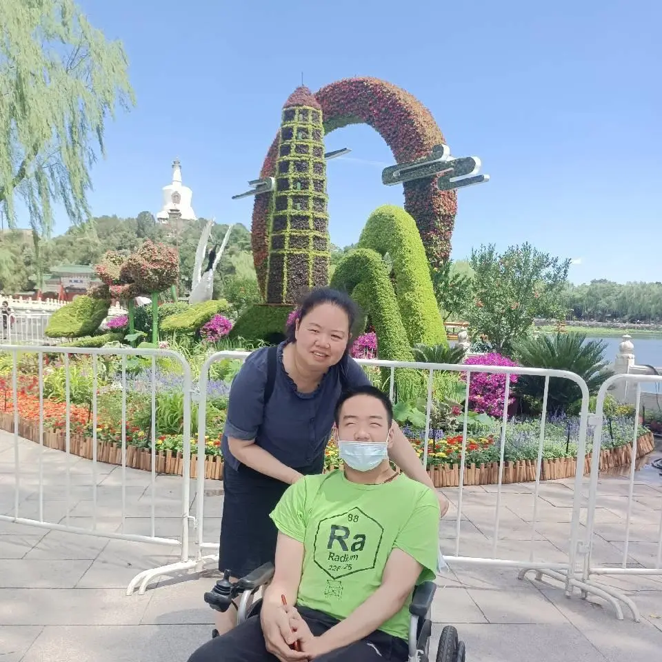 _单亲妈妈陪读16年，长沙轮椅男孩考研上岸：希望试着一个人生活，不想让妈妈那么累_单亲妈妈陪读16年，长沙轮椅男孩考研上岸：希望试着一个人生活，不想让妈妈那么累