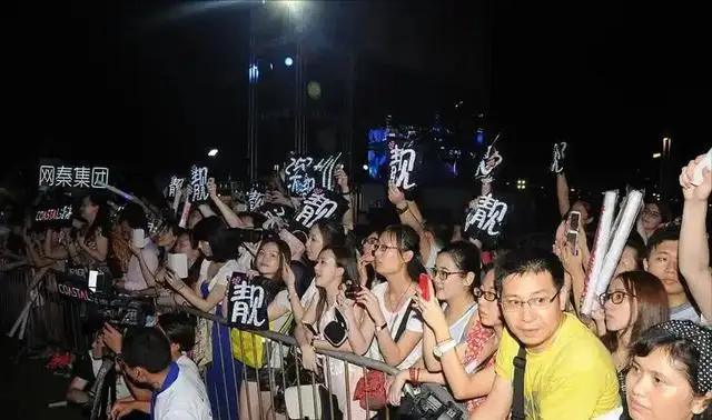 张学友歌迷彻底激怒考生家长！主办方不知悔改，演唱会被紧急叫停__张学友歌迷彻底激怒考生家长！主办方不知悔改，演唱会被紧急叫停