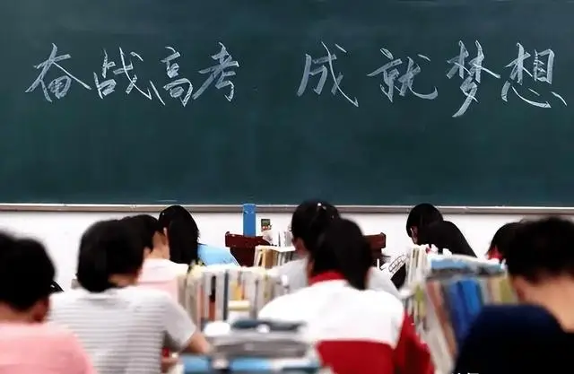 _张学友歌迷彻底激怒考生家长！主办方不知悔改，演唱会被紧急叫停_张学友歌迷彻底激怒考生家长！主办方不知悔改，演唱会被紧急叫停