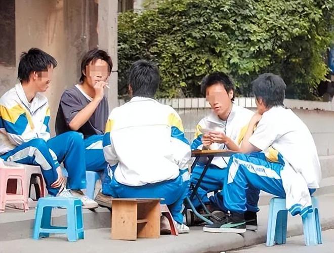 学校吸烟的危害_学校吸烟违法吗_