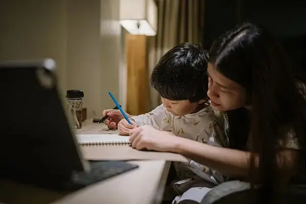 莫让家庭作业变成“全家作业”
