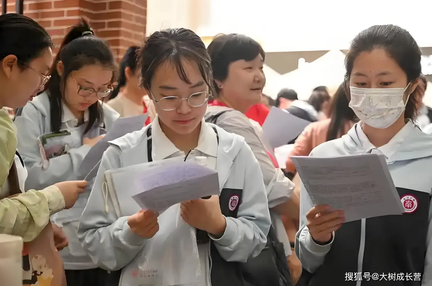 上海高考参加人数_上海高考人数增长_