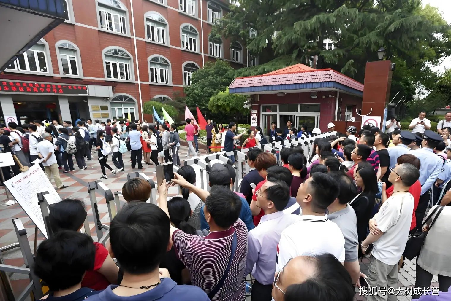 上海高考人数增长_上海高考参加人数_