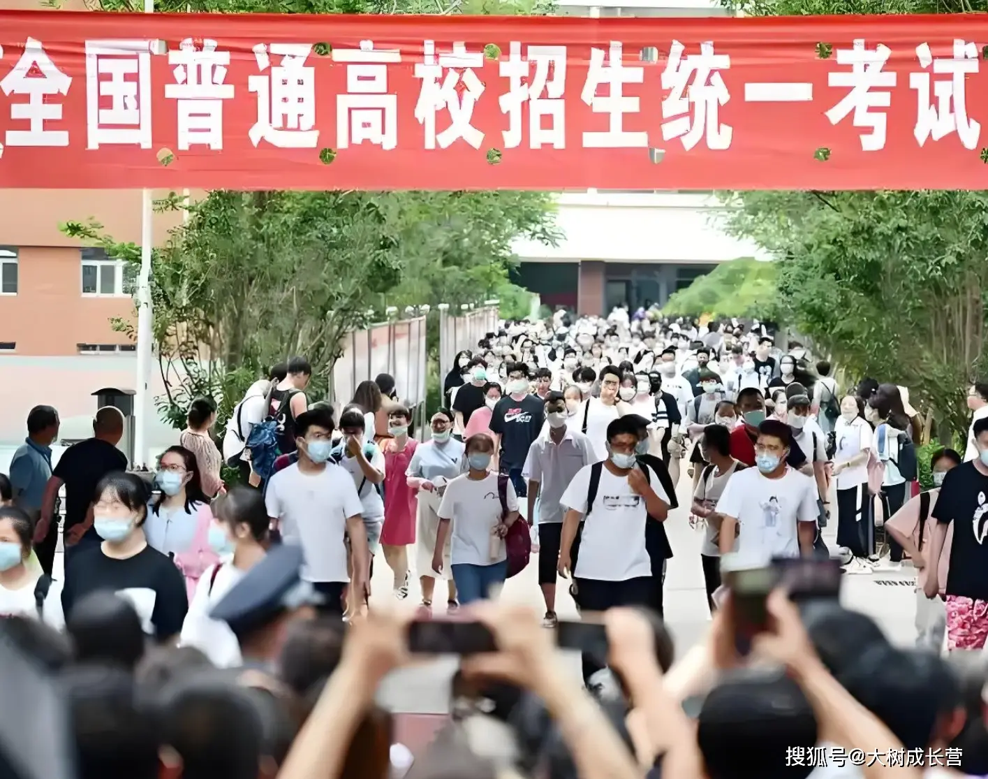 上海高考人数增长__上海高考参加人数