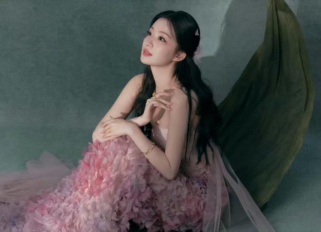 2025端午晚会的七位美女：王楚然柔美、白鹿典雅、陈丽君英气十足__楚白演员