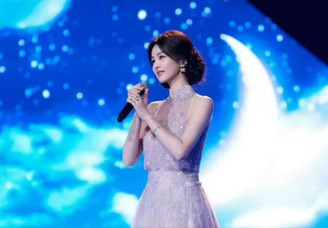 楚白演员_2025端午晚会的七位美女：王楚然柔美、白鹿典雅、陈丽君英气十足_