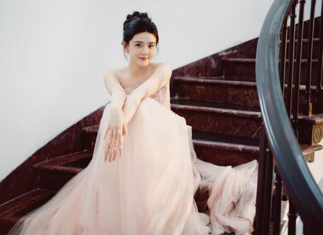 楚白演员__2025端午晚会的七位美女：王楚然柔美、白鹿典雅、陈丽君英气十足