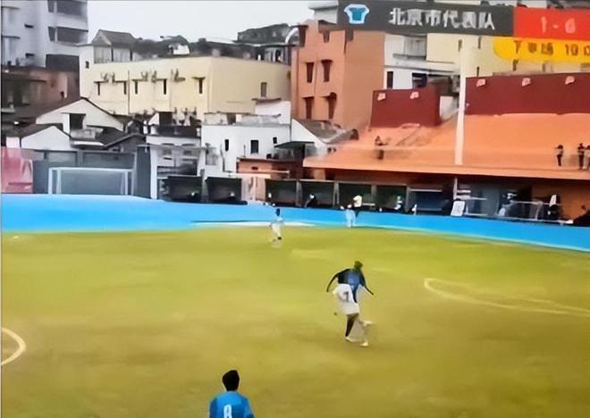 赛场变战场！全运会北京队前锋，恶意踢断对手腿，官方处罚引争议