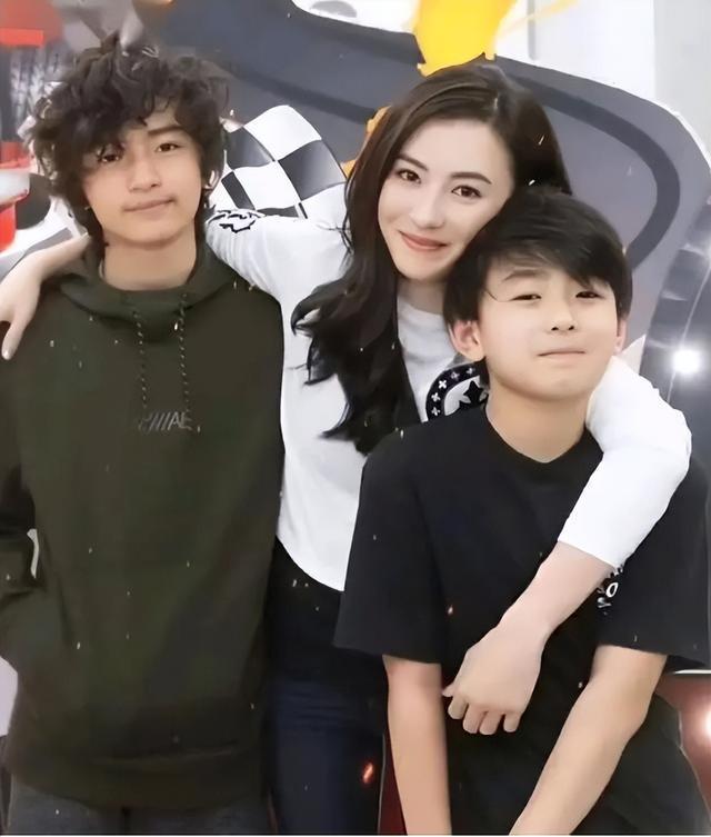 张柏芝晒端午vlog！大儿子从新加坡给她带最爱的蛋糕，幸福到流泪