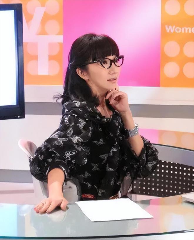 _模仿馆长陈之汉？抹黑大陆、下跪金秀贤的陶晶莹，又来内地捞金了_模仿馆长陈之汉？抹黑大陆、下跪金秀贤的陶晶莹，又来内地捞金了