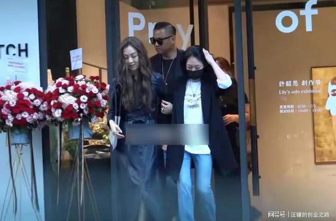 _黄春梅为孙女Lily加油，态度与玥儿不同，偏心？_黄春梅为孙女Lily加油，态度与玥儿不同，偏心？