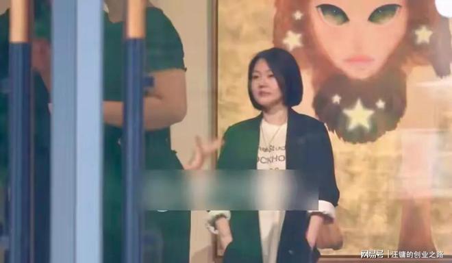 黄春梅为孙女Lily加油，态度与玥儿不同，偏心？_黄春梅为孙女Lily加油，态度与玥儿不同，偏心？_