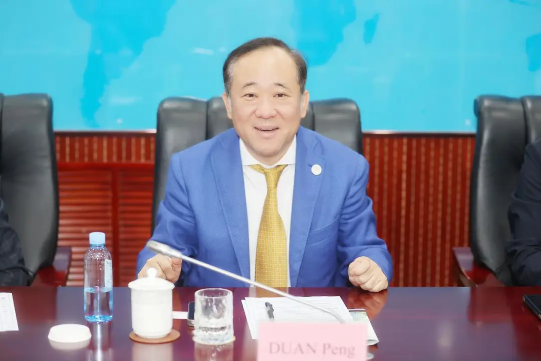 段鹏校长会见马来西亚教育部一行