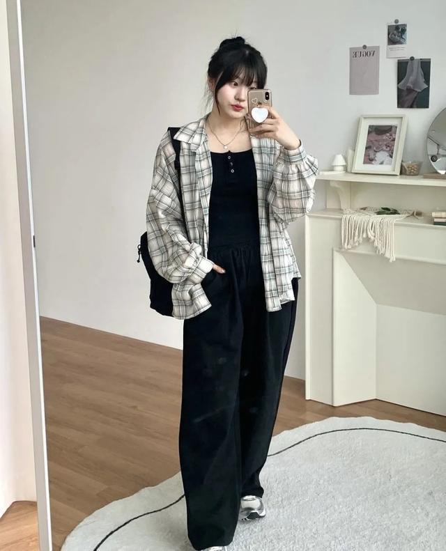 苹果身材夏天穿什么裤子好看_苹果型穿衣搭配_