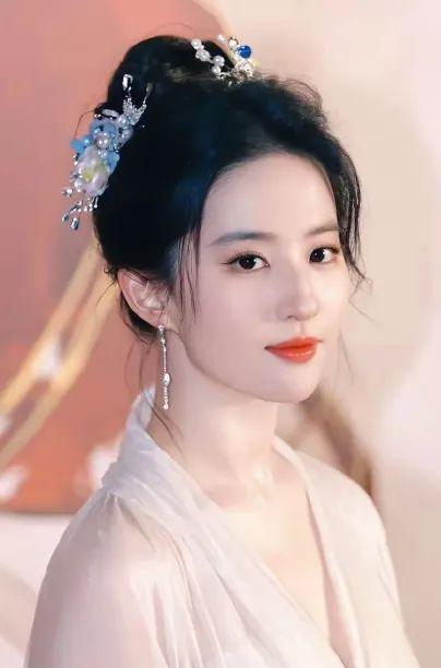 _巩俐金马奖缺席颁奖_宋承宪刘亦菲颁奖礼