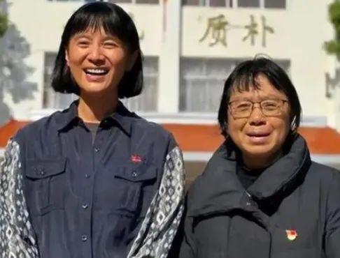 巩俐金马奖缺席颁奖_宋承宪刘亦菲颁奖礼_