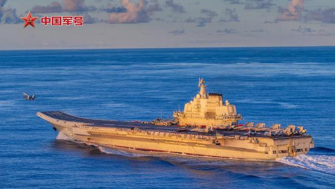 寸土不丢、寸海不让！歼-15挂弹起飞高空缠斗驱离外机 影像公布