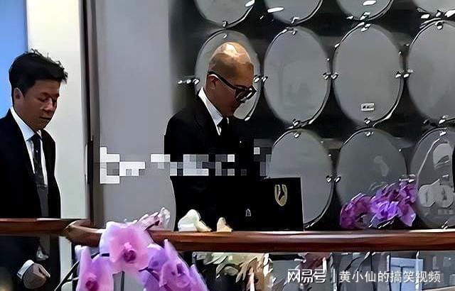 陪父母看房坠亡视频__焉用亡郑以陪邻读音