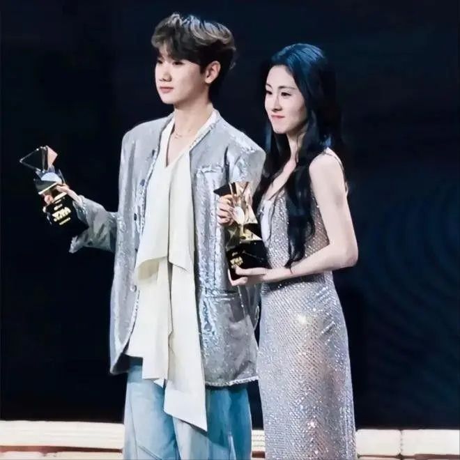 反击的主题曲叫什么_反击歌词_