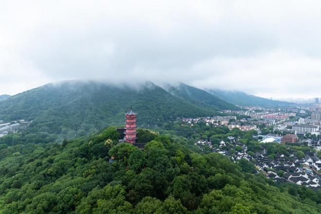 你书我说 寻访名著中的大美江苏⑤④|惠山泉韵越千年，古镇映月焕新声
