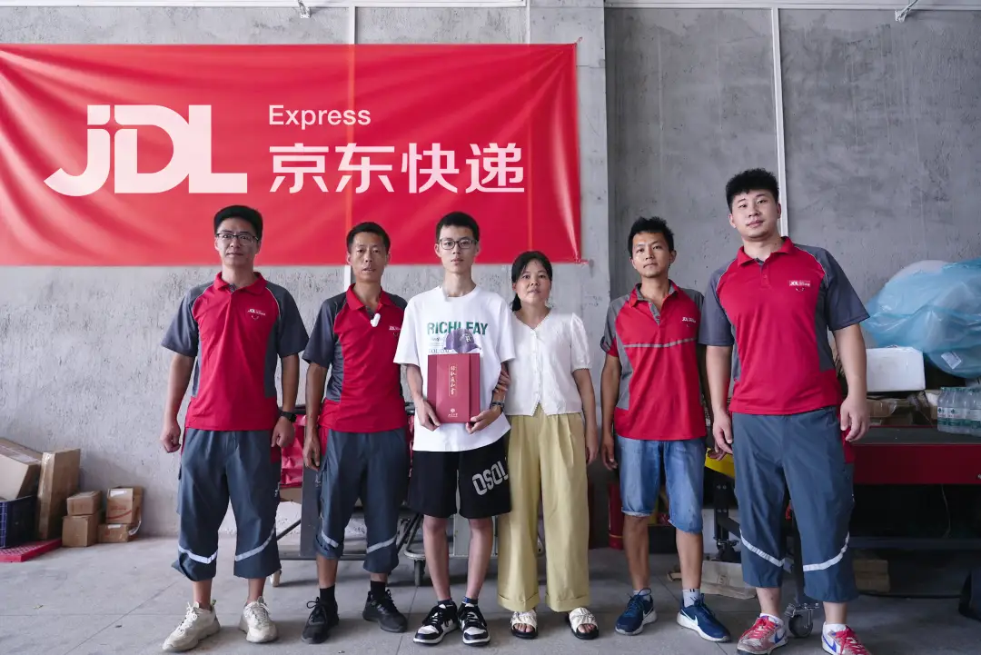 快递员、全职骑手的子女考上大学，京东的奖励来了！
