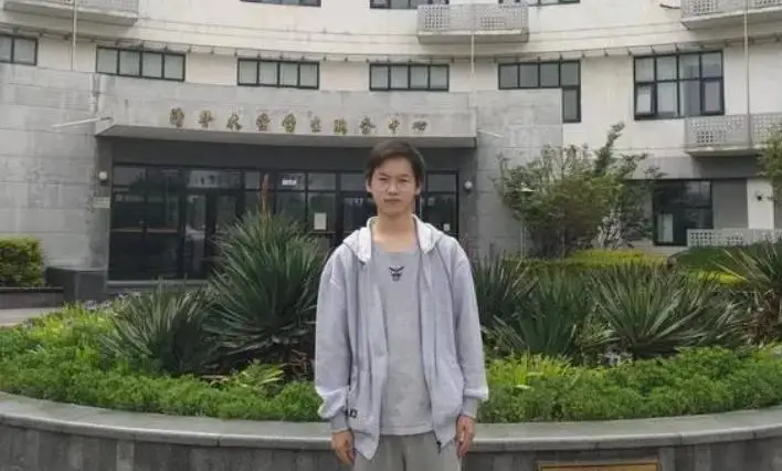 清华学弟高考状元_清华学生高考_