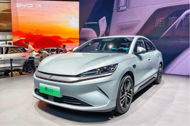 限时售10.98万起 比亚迪秦L EV新车型亮相成都车展