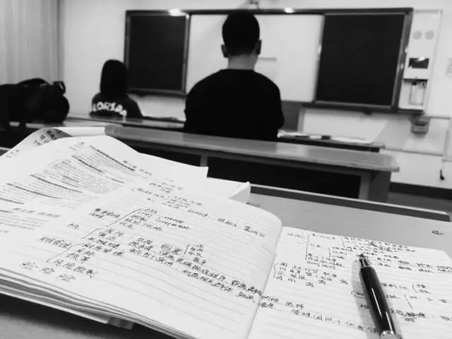 高中难考大学好上__高中很努力大学学不进去