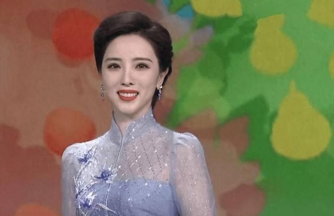 _李思思任鲁豫唱歌视频_鲁豫李思思
