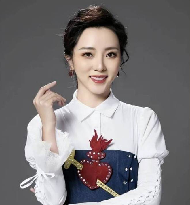 鲁豫李思思__李思思任鲁豫唱歌视频
