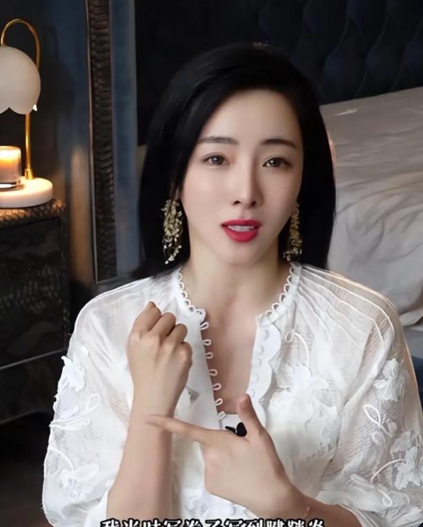鲁豫李思思__李思思任鲁豫唱歌视频