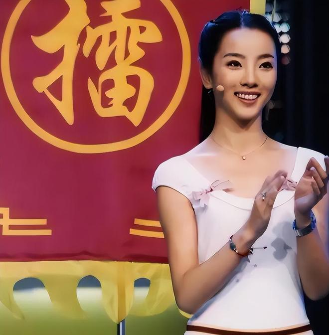 鲁豫李思思_李思思任鲁豫唱歌视频_