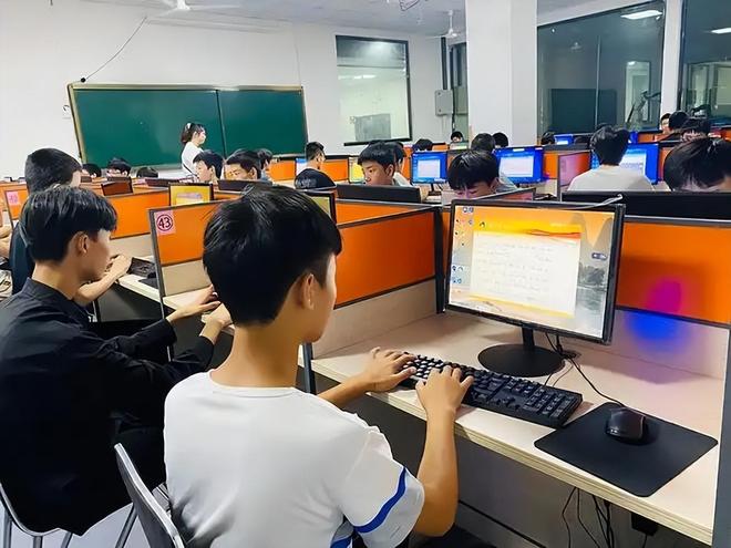 _60万只是传说，5000才是常态：先看清自己手里的牌，再决定往哪走_60万只是传说，5000才是常态：先看清自己手里的牌，再决定往哪走