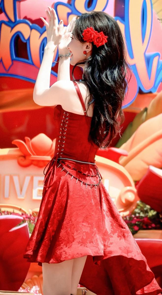 拉丁红舞蹈_拉丁舞表演裙子_