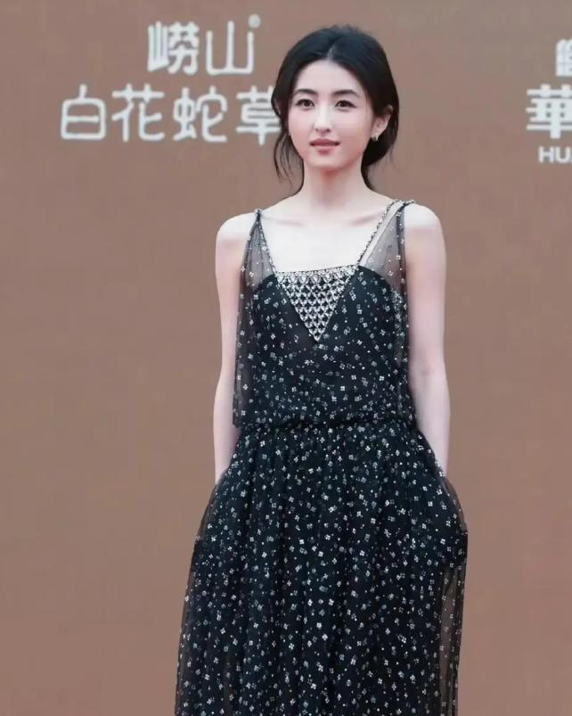 关晓彤由胖变瘦的电影__关晓彤胖胖的角色