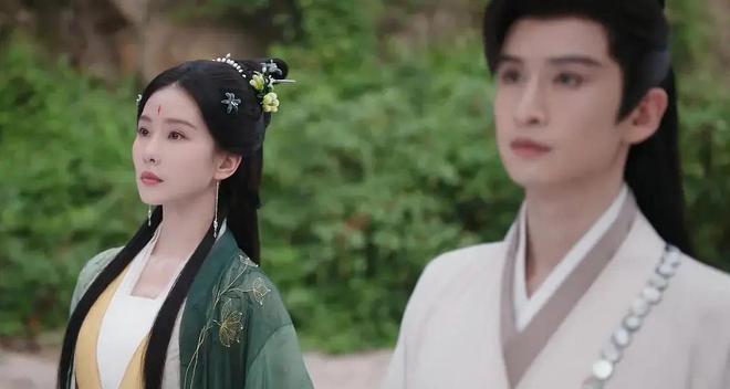 收手吧刘诗诗！别折磨观众眼睛了，38岁演少女，却只会挺胸梗脖子