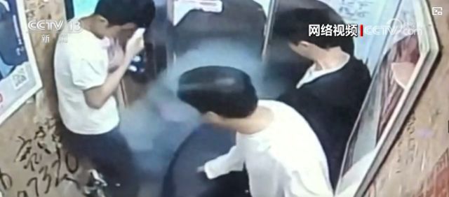 北京电动自行车进楼入户有新规：推电动自行车进电梯 最高罚1000元