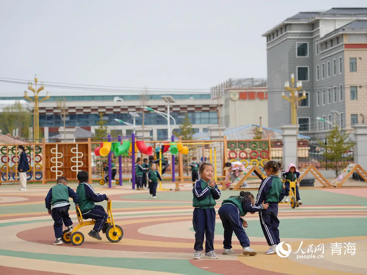 青海刚察幼儿乐享上学时光