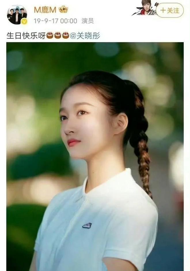 _鹿晗手上的黑戒指是啥_鹿晗手上的戒指是谁的