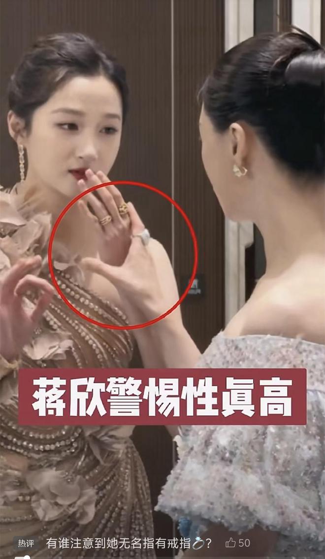 _鹿晗手上的戒指是谁的_鹿晗手上的黑戒指是啥