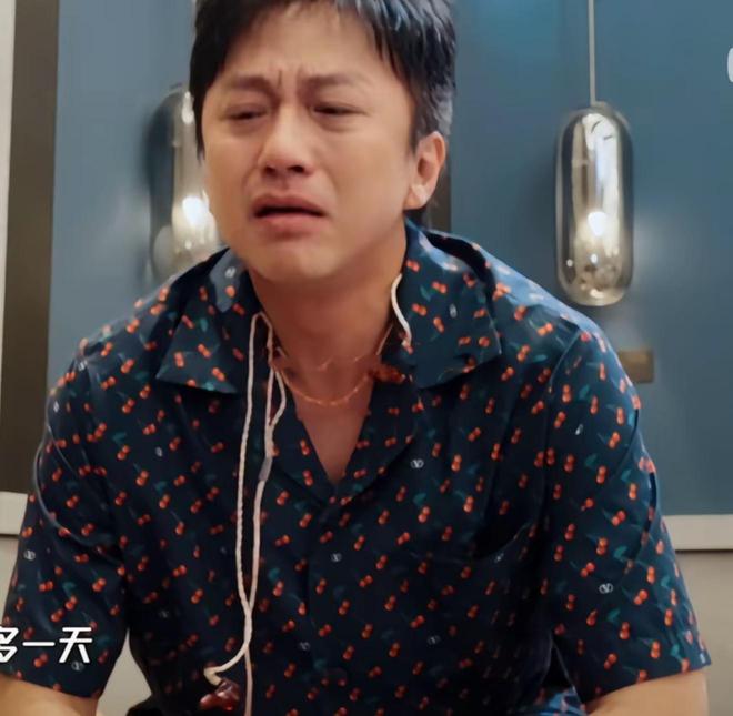 鹿晗手上的黑戒指是啥__鹿晗手上的戒指是谁的