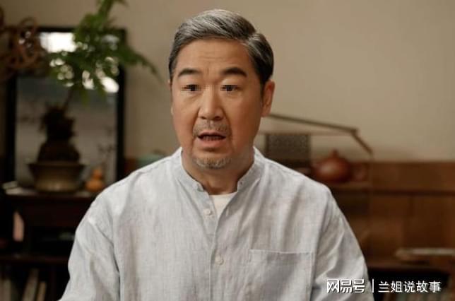 _老人花5万购老家具，孙女擦拭发现抽屉3层暗扣，拉开后全家愣了_老人花5万购老家具，孙女擦拭发现抽屉3层暗扣，拉开后全家愣了