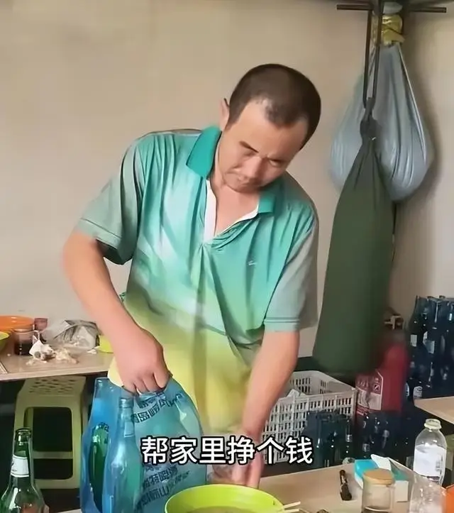 青岛双胞胎父亲扇耳光_山东双胞胎上北大父亲残疾_